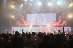 声優・大橋彩香のアーティストデビュー5周年記念ライブが開催！　4300人の前でフライングし「これからも羽ばたいていけるようにがんばっていきます」【セットリストも公開】 画像