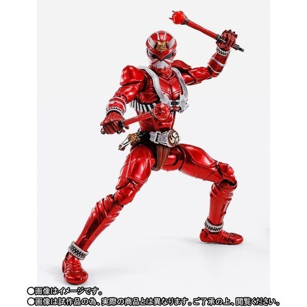 仮面ライダー響鬼紅」が真骨彫シリーズより登場！メタリックレッドの