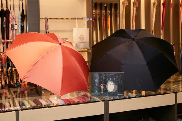 トトロ 前原光榮商店 傘 となりのトトロ」トトロ＆サツキの傘を、職人がこだわりぬいて