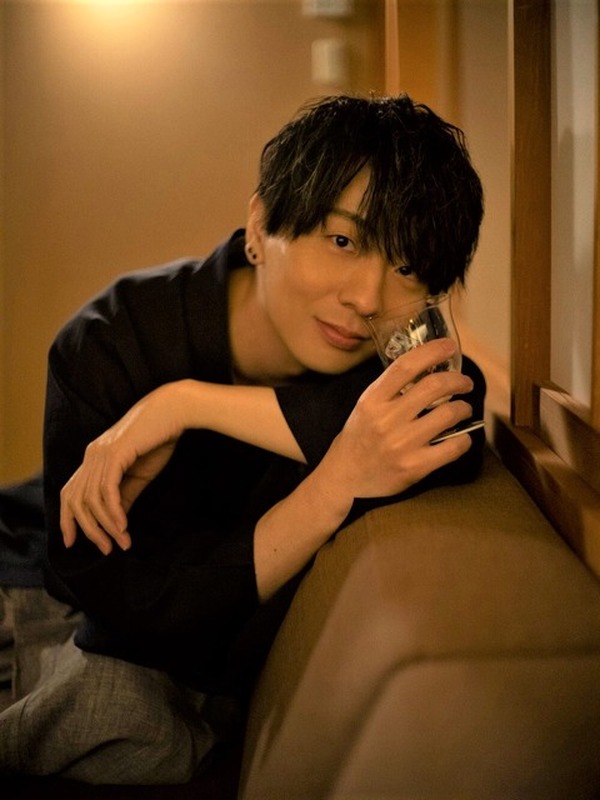 声優・木村良平、未公開カットに新規撮り下ろしも！ 「酒と泪と良平と