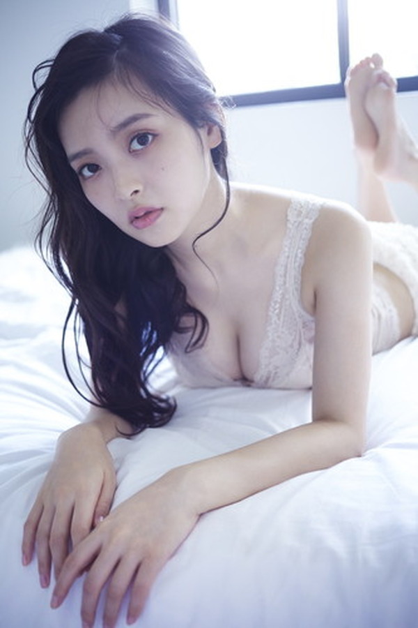 上坂すみれが120％詰まった特濃版！ 初の完全撮り下ろし写真集「すみれ