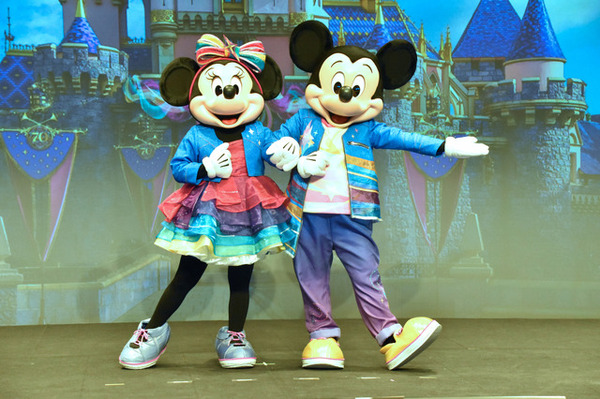 ミッキー＆ミニー、新衣装をお披露目♪ カリフォルニア