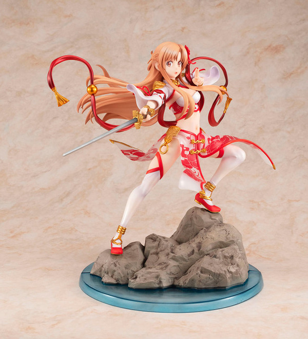 SAO」アスナ、極深スリットで大胆な足さばき！中華風バトルドレス姿で