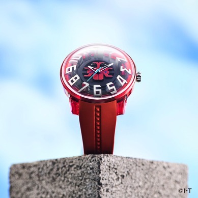 仮面ライダーカブト」×「Tendence」コラボ腕時計が登場！ スーツ