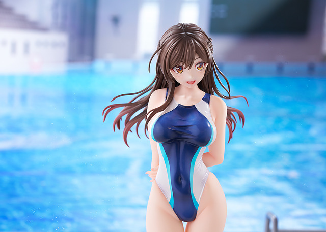 「彼女、お借りします　水原千鶴 水色ラインの競泳水着Ver.」19,800円（税込）（C）宮島礼吏・講談社／「彼女、お借りします」製作委員会2025