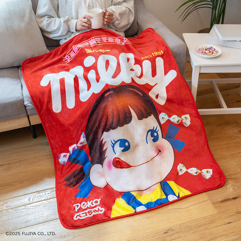 「タイトーくじ ペコのお菓子なびっくりばこ」A賞　そのまんまミルキーブランケット（C）2025 FUJIYA CO., LTD.（C）TAITO CORPORATION