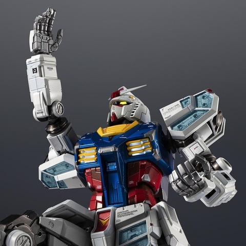 「超合金 RX-78F00/E ガンダム [Re：PACKAGE]」33,000円（税込）