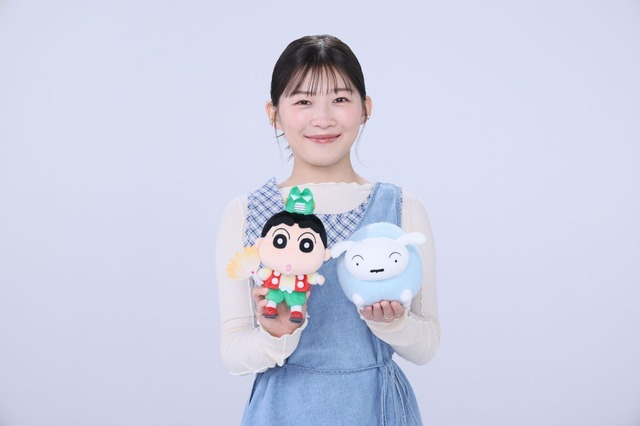 『映画クレヨンしんちゃん 奇々怪々！オラの妖怪バケ～ション』伊藤沙莉 ぬいぐるみ（しんのすけ、シロ）スチール