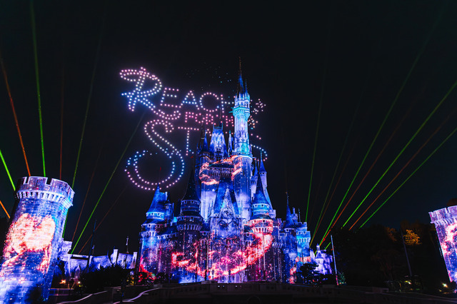 東京ディズニーランド初のドローンが夜空を舞う！9月終了人気キャッスルプロジェクション、感動のフィナーレ