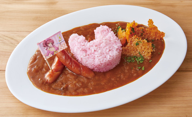「マクロスΔ × Chugai Grace Cafe」マキナ ビーフカレー パリパリチーズ＆グリルウインナー添え（C）2015 BIGWEST