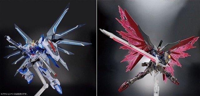 「劇場版公開記念パッケージ HG 1/144 ライジングフリーダムガンダム[クリアカラー]」「劇場版公開記念パッケージ HG 1/144 デスティニーガンダムSpecII[クリアカラー]」（C）創通・サンライズ