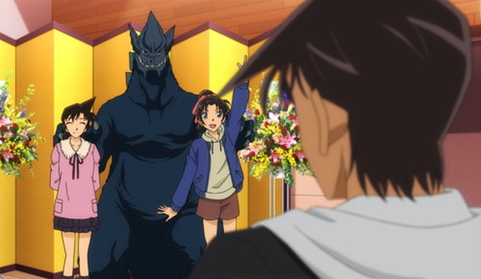 敏腕プロデューサーが巨大な怪獣フィギュアの下敷きになって絶命する事故が発生するーーtvアニメ 名探偵コナン 第965話のあらすじ 先行カットを紹介 6枚目の写真 画像 超 アニメディア