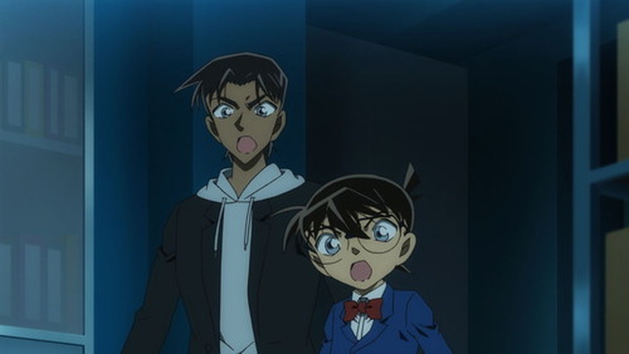 敏腕プロデューサーが巨大な怪獣フィギュアの下敷きになって絶命する事故が発生するーーtvアニメ 名探偵コナン 第965話のあらすじ 先行カットを紹介 8枚目の写真 画像 超 アニメディア