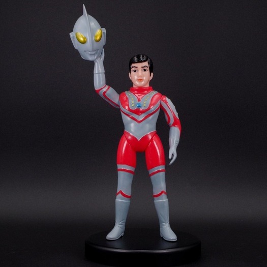 ウルトラマン」“マスク取れゾフィー”ソフビや、ゼットンTシャツも