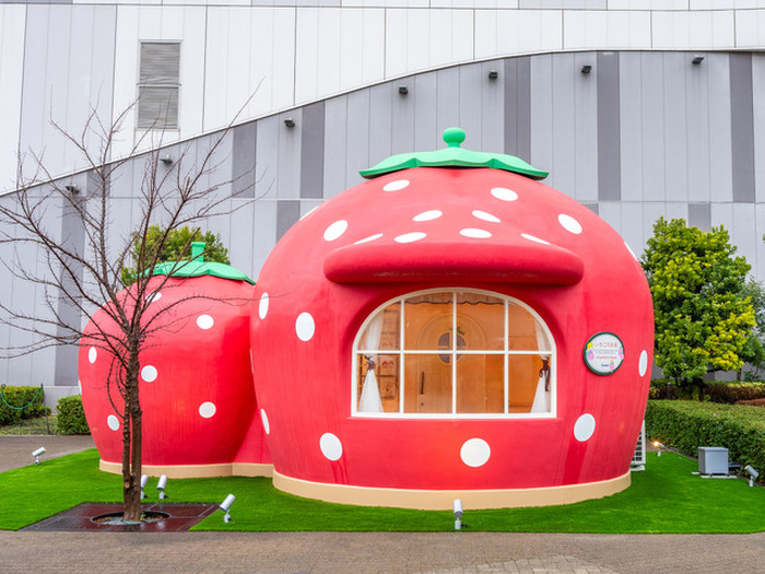 サンリオ「いちご新聞」の世界を堪能♪ “いちごのお家”が期間限定でお