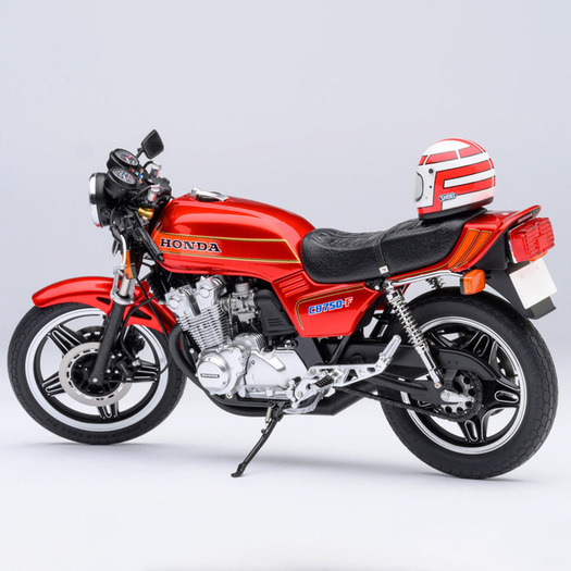 バイクマンガの金字塔「バリバリ伝説」巨摩郡の愛機・Honda CB750Fが1