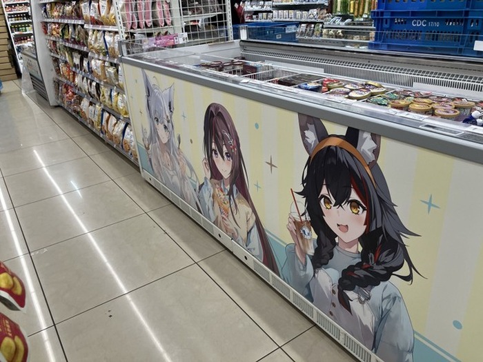 ホロライブ」白上フブキ、AZKi、大神ミオ、常闇トワ、フワモコで店内が