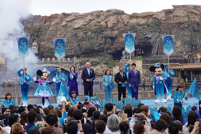 ミッキー＆ミニーにダッフィーもお祝い♪ 東京ディズニーシー25周年