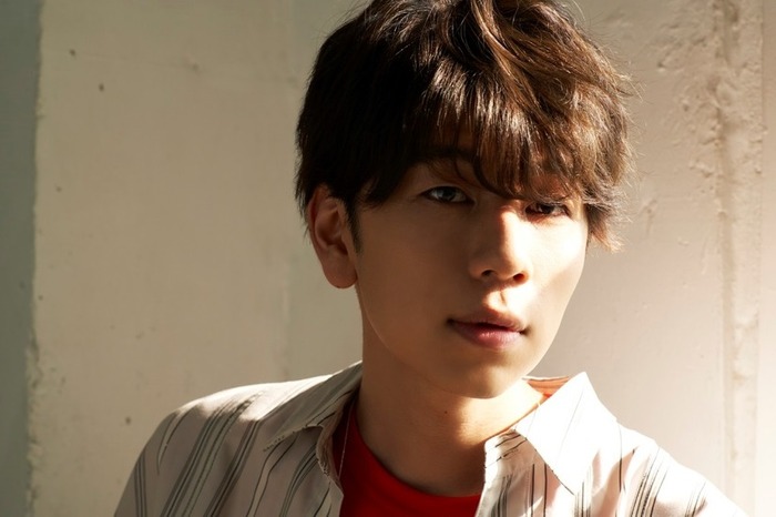 西山宏太朗「TVガイドVOICE STARS」表紙に！“新しいショットが