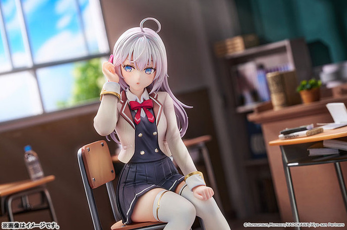 α2 ロシデレ 制服&猫人形 アリサ・ミハイロヴナ・九条 スリーブ&プレイマット ロシデレ」アーリャが制服姿で立体化！教室の隣の席で、ボソッと何かを