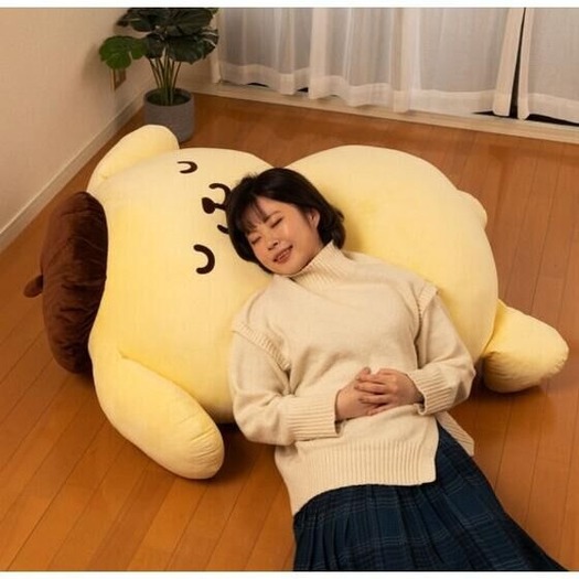 ポムポムプリン」そのサイズ、全長約105cm!? すべてを受け入れてくれる