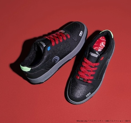 リコリコ」×PUMAのコラボスニーカー登場！千束＆たきなの着用ビジュも