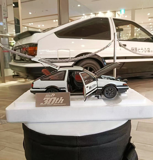 頭文字D」AE86（ハチロク）が実車と1/18スケールモデルで集結！ イオン