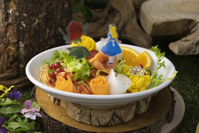 ディズニー「ふしぎの国のアリス」不思議な世界に迷い込もう！カフェが