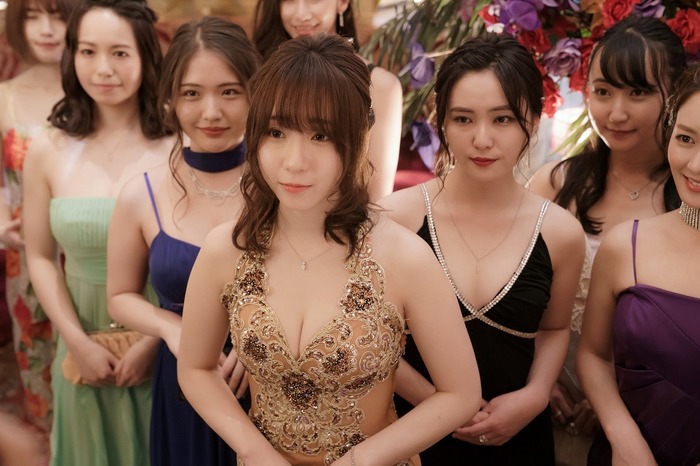 実写映画 東京リベンジャーズ に人気コスプレイヤーの伊織もえが出演決定 艶やかなドレス姿を披露 超 アニメディア