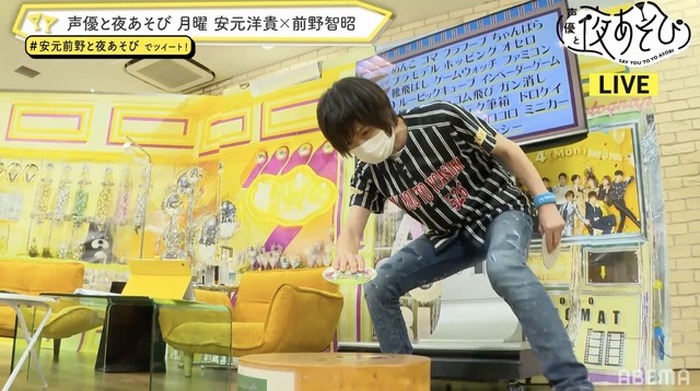 安元洋貴扮する 洋子 を前野智昭が攻略 昭和の遊び めんこ も体験した 声優と夜あそび 月 4枚目の写真 画像 超 アニメディア