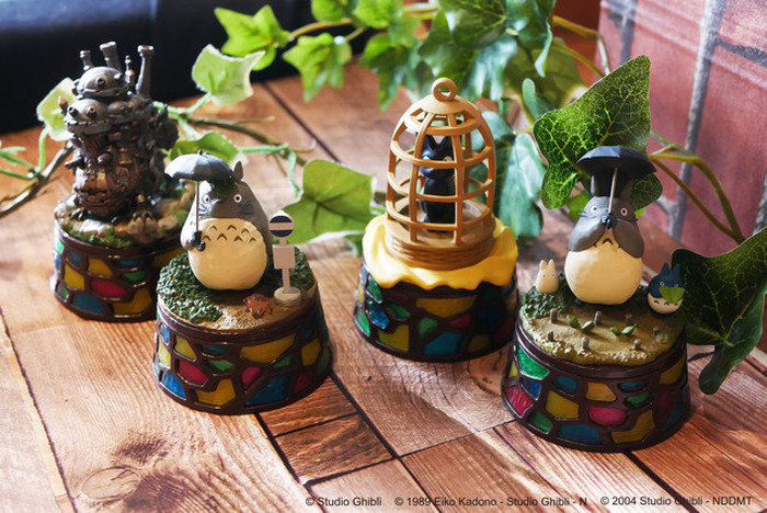 となりのトトロ」「魔女の宅急便」「ハウルの動く城」のアクセサリー