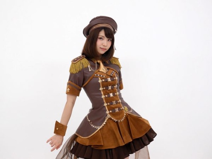大人気コスプレイヤー・えなこCDデビュー！ 衣装のこだわりは「生脚 