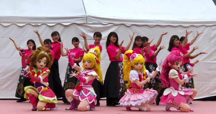 日本最大級のダンスフェスティバルに歴代のプリキュアたちが登場 横浜の大学生チームとダンスを披露 レポート 3枚目の写真 画像 超 アニメディア