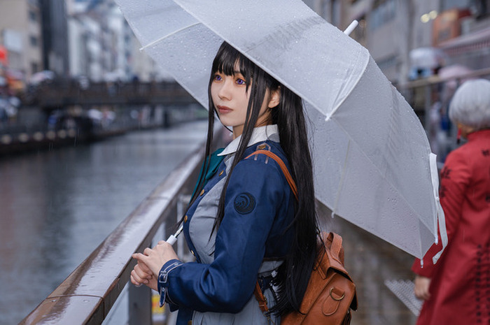 コスプレ】「リコリス・リコイル」井ノ上たきな、雨の中たたずむ姿が
