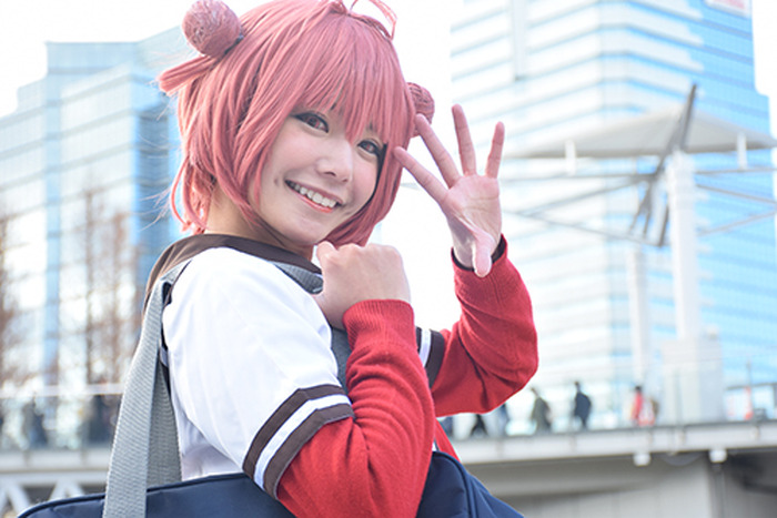 コミケ95 3日目コスプレ写真レポート 赤髪ショートヘアでお団子頭のあの子に 存在感 超 アニメディア