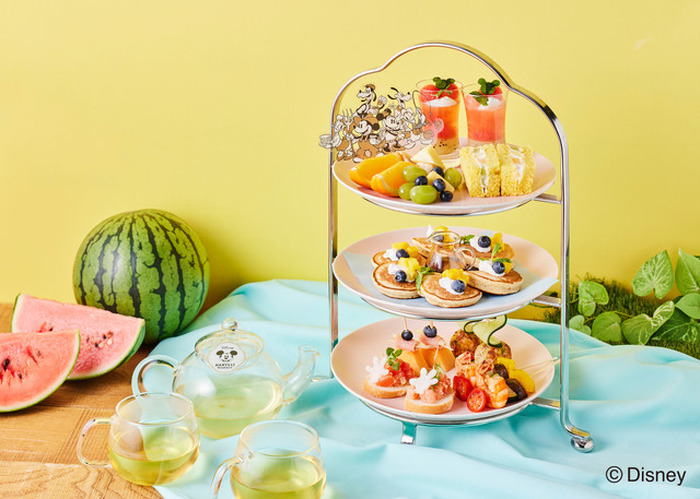 ディズニー」カフェ＆ギフトショップ「Disney HARVEST MARKET」で夏