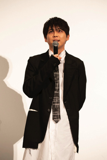 劇場版 Psycho Pass サイコパス 公開舞台挨拶でサプライズ 第3期放送に梶裕貴 中村悠一登場 6枚目の写真 画像 超 アニメディア