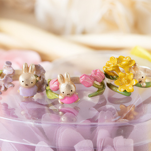 ミッフィー」12か月の“誕生花”をモチーフにしたリング登場