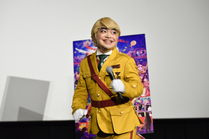 観客と歓喜のクックロビン音頭も 劇場版 パタリロ 公開初日舞台挨拶で加藤諒から魔夜峰央へ101本のバラをプレゼント 7枚目の写真 画像 超 アニメディア