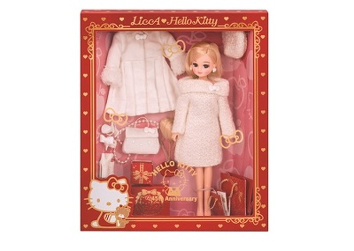 リンゴのバッグはキティちゃんからリカちゃんへ 友情のプレゼント Licca Stylish Doll Collections ハローキティ 45th アニバーサリー スタイル 9月2日予約開始 超 アニメディア