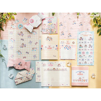 「サンリオキャラクターズ」不二家“ペコちゃん”とコラボ！まねっこした表情がキュートな文具シリーズ登場 画像