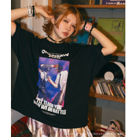 「チェンソーマン」レゼ “デンジ君みたいな面白い人はじめて”Tシャツや、“VSボム”トートも！クールなアパレル・グッズ登場 画像