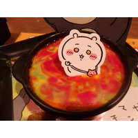 「ちいかわレストラン」に“あ・く・む”到来!? 討伐フェアに“ご機嫌なあのこのパンケーキ”やさすまた風フォークが！ 画像