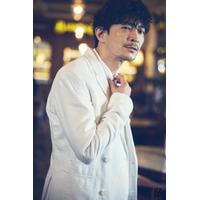 津田健次郎、大人の魅力ダダ漏れ…♪「成熟」を濃厚に感じるフォトブック発売！豪華版には音声特典も 画像