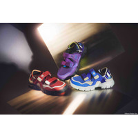 「エヴァ」零号機、初号機、弐号機をイメージ！スニーカーの安定感&サンダルのフラットさが融合した2WAY仕様コラボシューズ登場 画像