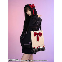 「まどか☆マギカ」まるで見滝原中学校の制服？ 魔法少女気分になれそうなトートバッグ登場☆ 画像