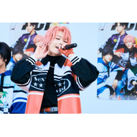 「今日はみんな俺の歌で抱いてやるよ！」舞台「多聞くん今どっち!?」フリーミニライブにて新曲披露【オフィシャルレポート】 画像