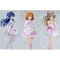 “いまが最高！”「ラブライブ！」高坂穂乃果＆南ことり＆園田海未が「僕たちはひとつの光」衣装で立体化！ あみあみ限定で「ミニアクリルキャラクタープレート(A6サイズ)」が付属 画像