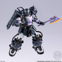 ルウム戦役で大活躍した黒い三連星仕様の「高機動型ザクII」が可動フィギュアになって登場！ 躍動感あふれるポージングがたまらない 画像