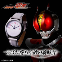 「仮面ライダー電王 こぼれ落ちる砂の腕時計」が予約受付中♪文字盤のおよそ半分が白い砂で覆われ、暗闇では砂の奥からライダーズクレストが浮かび上がる！ 画像